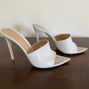 Gianvito Rossi White Leather Pointed Toe 105 sz 39